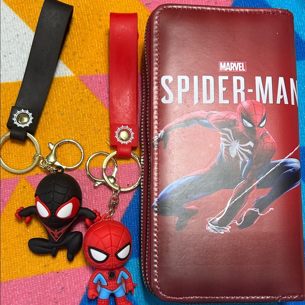 Marvel Spider-Man Red Wallet with  2 Keychains